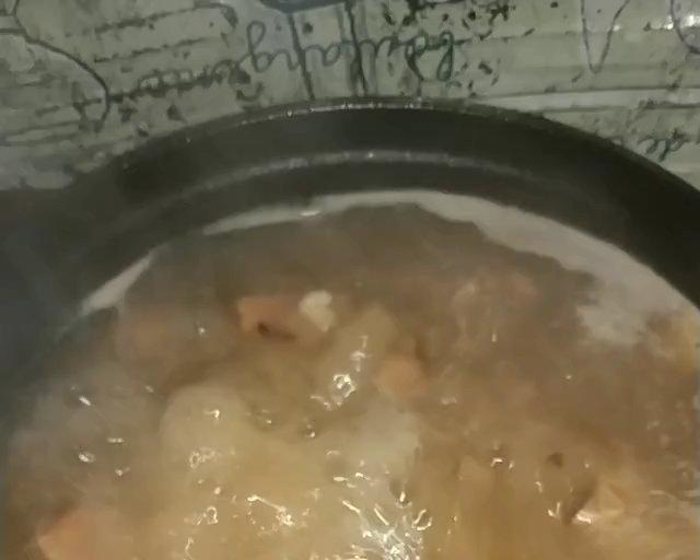 健脾淮山芡实莲子瘦肉汤的做法