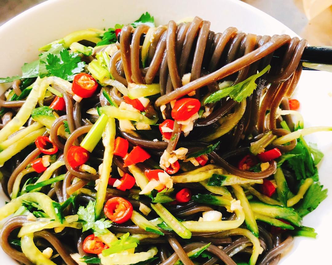 酸辣蕨根粉-吸点健康粉儿的做法