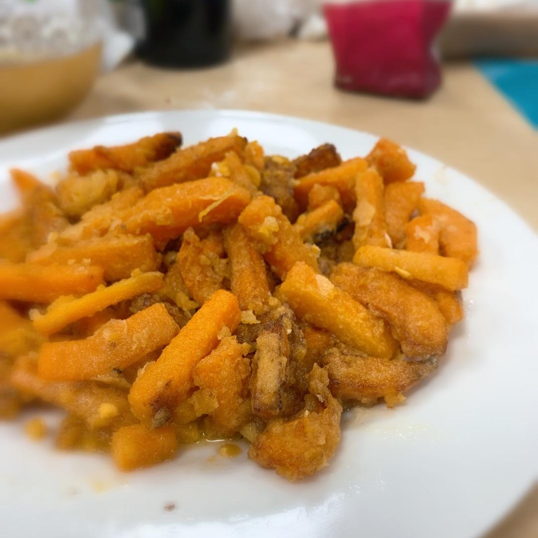 咸香软糯的快手菜--咸蛋黄焗南瓜