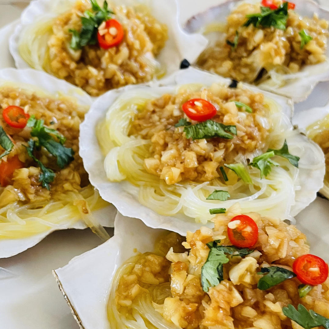 孟一个做的蒜蓉粉丝蒸扇贝清晰图片步骤讲解