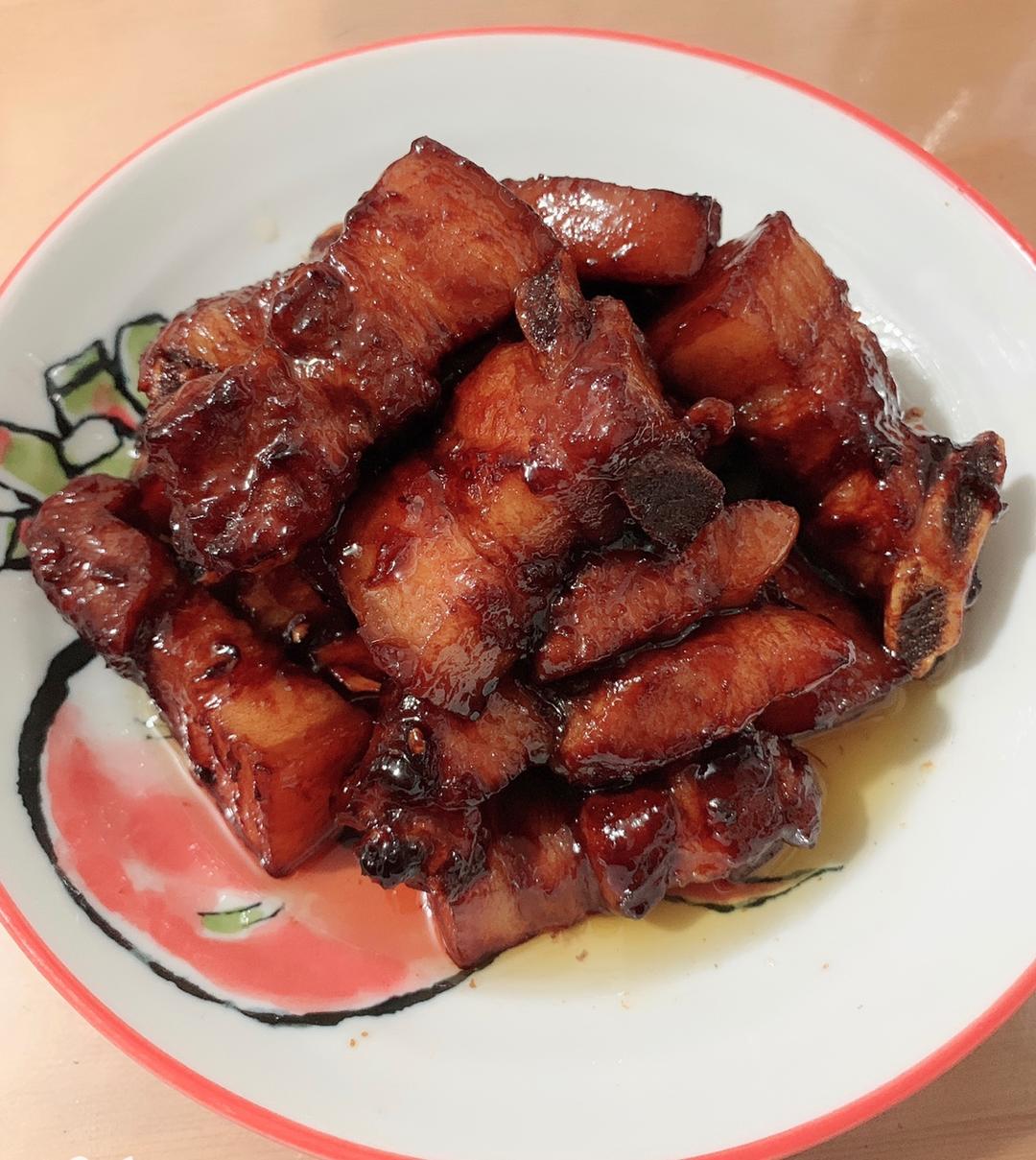 吃着碗里望着锅里的红烧肉