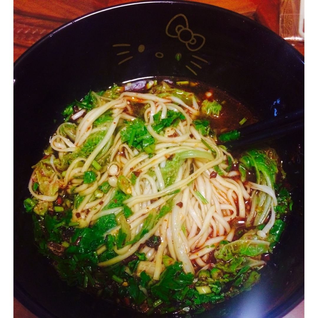 超级无敌美味懒人酸汤麻辣面（十分钟搞定色香味俱全）