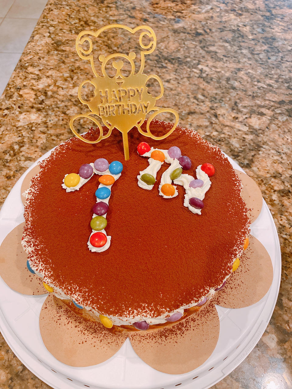 又是一道招牌，提拉米苏咖啡巴斯克蛋糕