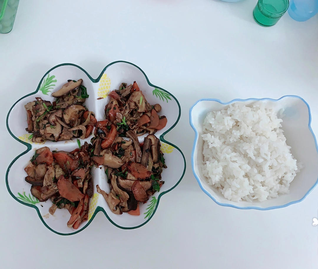 简单又好吃，米饭杀手！香菇胡萝卜炒腐竹