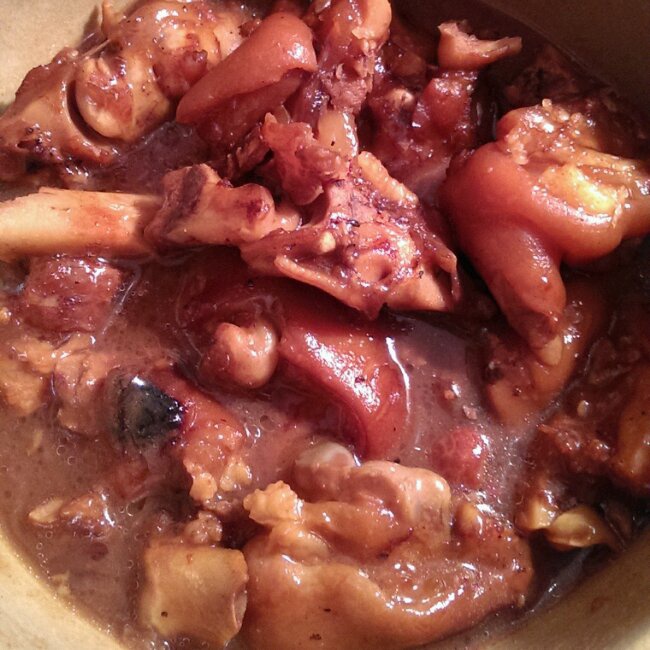 南乳花生猪脚煲