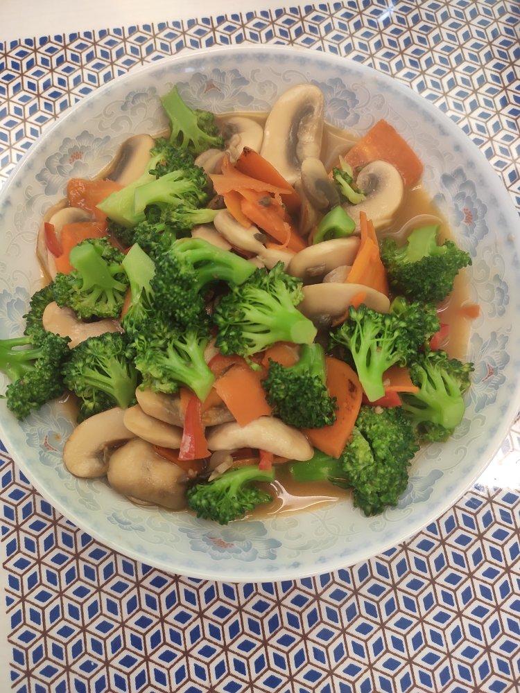 鲜掉眉毛的蚝油白蘑菇