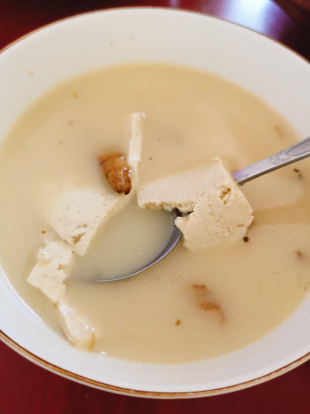 鲫鱼豆腐汤
