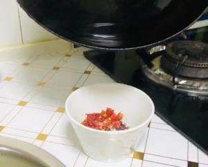 超香超辣的拌金针菇的做法 步骤3