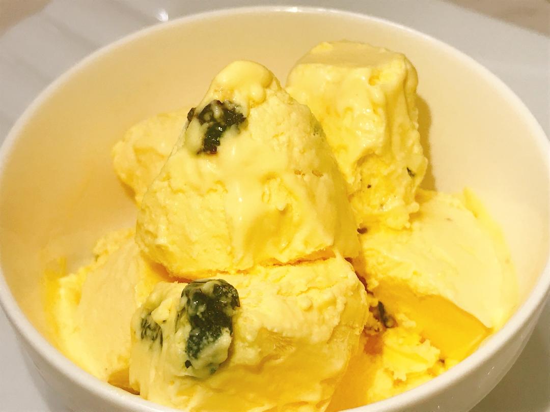 云衣云裳做的朗姆黑加仑冰淇淋 rum raisin ice cream