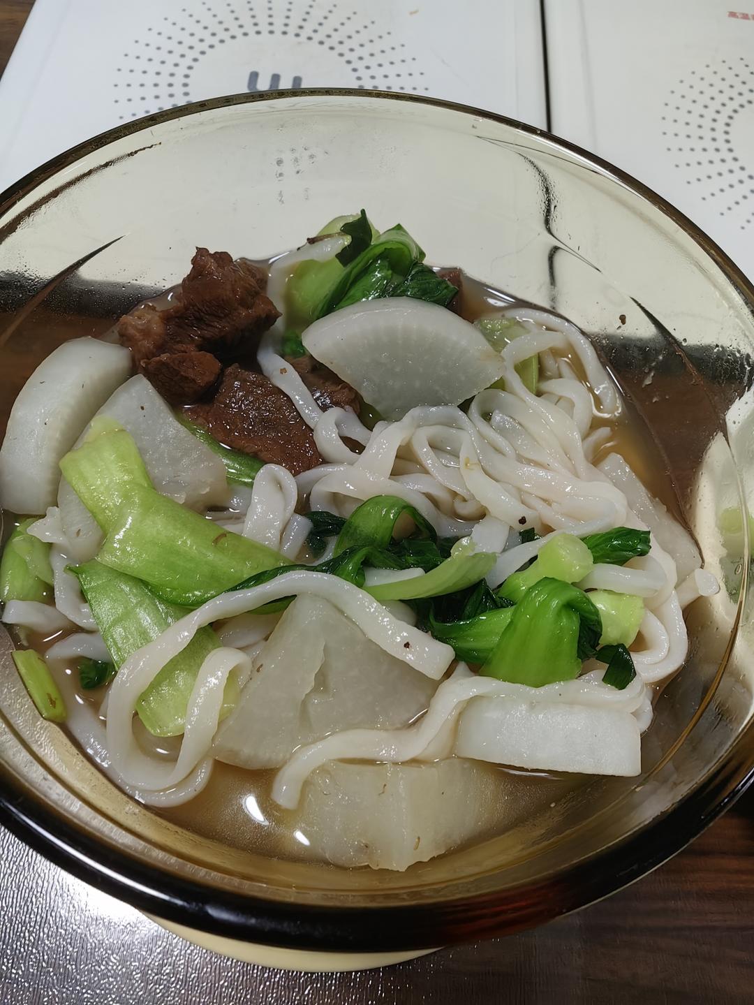 快速牛肉面（自制牛肉汤浓汤宝，参考堂妈的金牌牛肉面做法，做完分杯-40°冷冻）