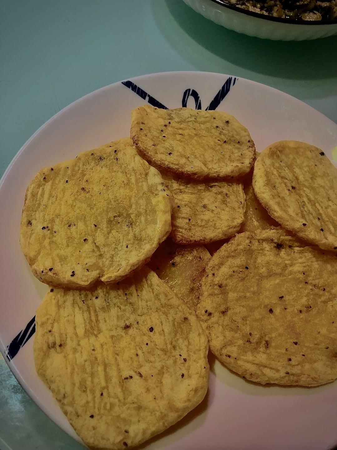 油一炸就鼓起来的油炸薯饼！太太太好吃