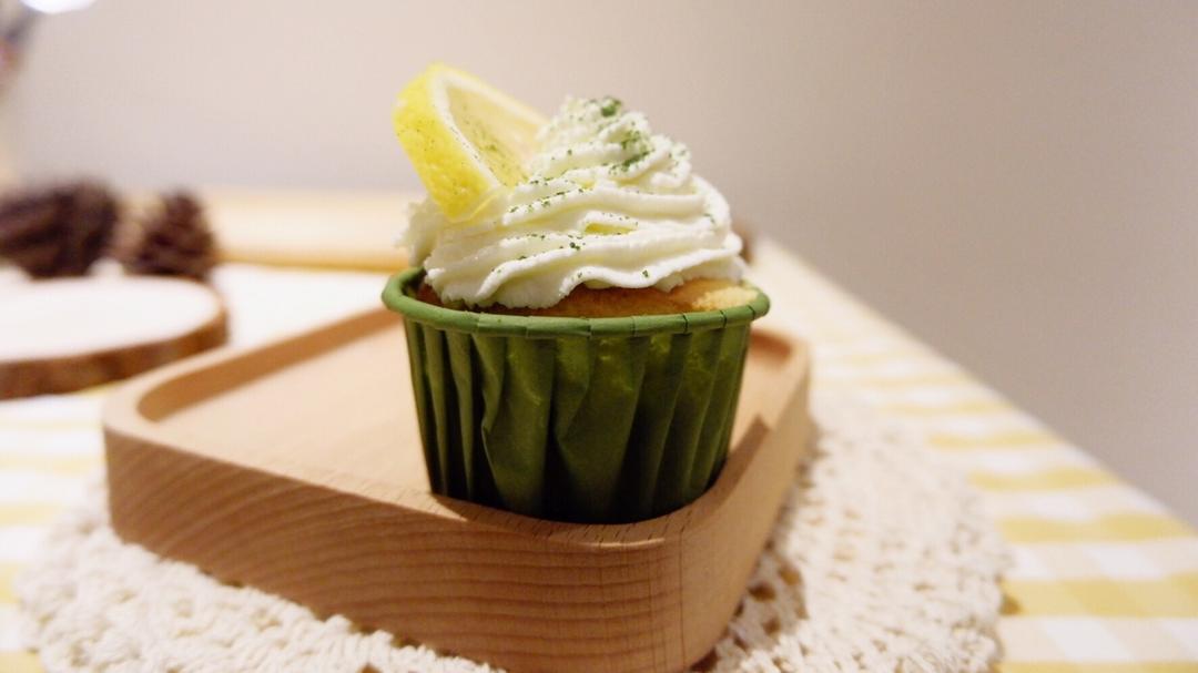 不塌，不裂，很润，很嫩的纸杯蛋糕