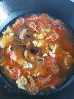 番茄鸡蛋虾干香菇汤的做法 步骤11