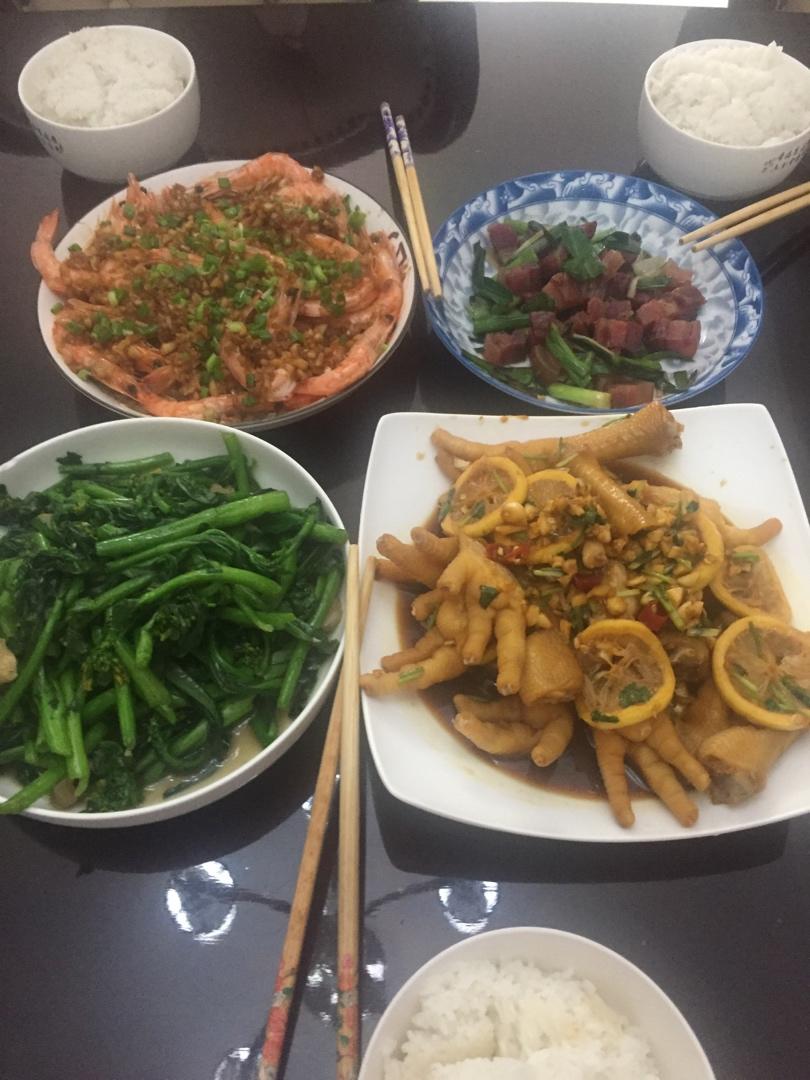 【酸辣无骨凤爪】