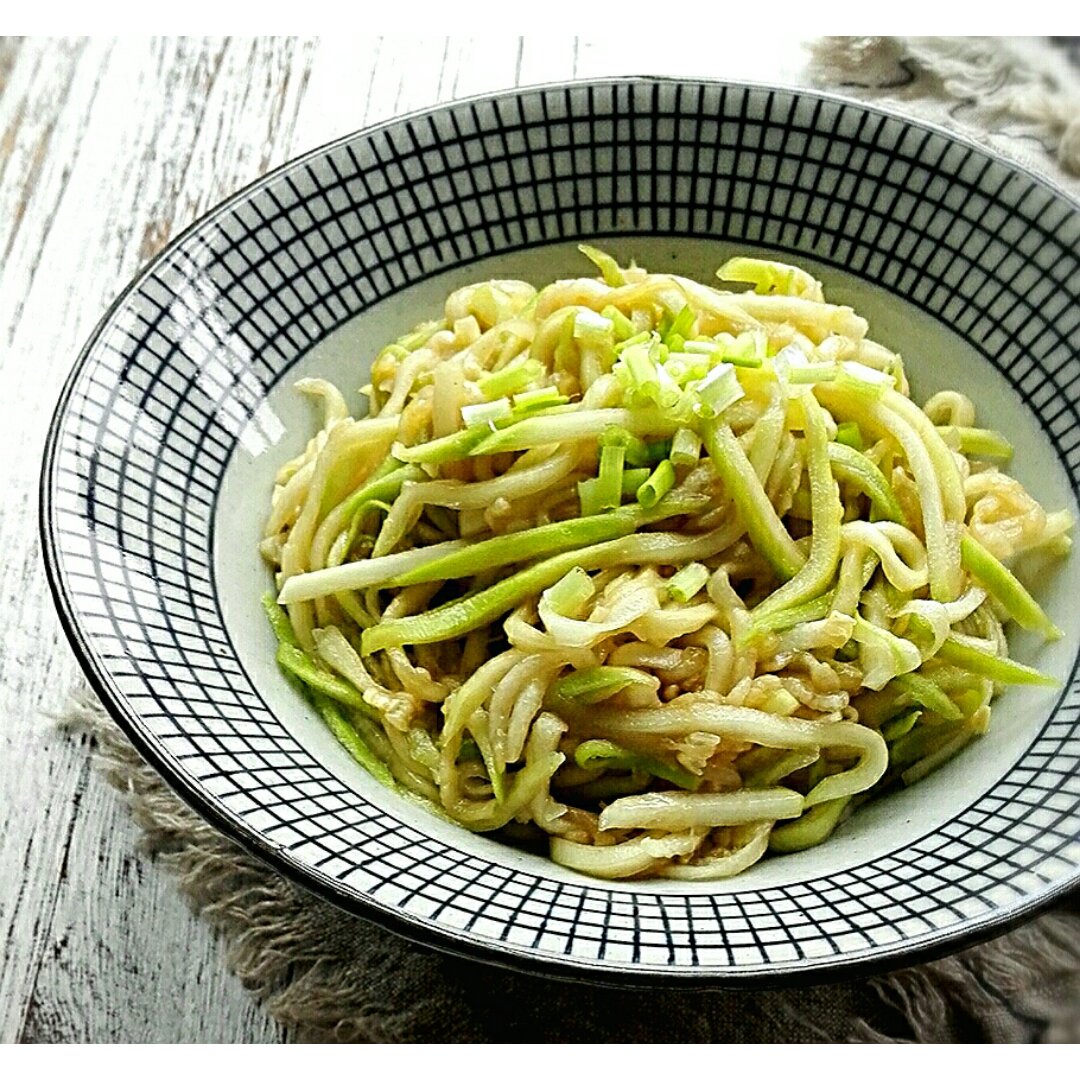 wh9h老九做的芝麻酱拌西葫芦丝