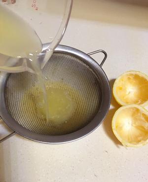 糖水黄桃的做法 步骤2