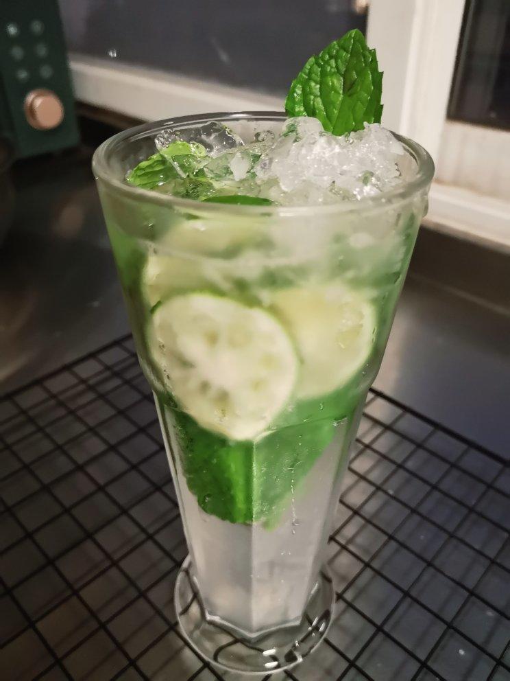 夏天别喝奶茶了，不增肥的冰饮莫吉托（无酒精版）