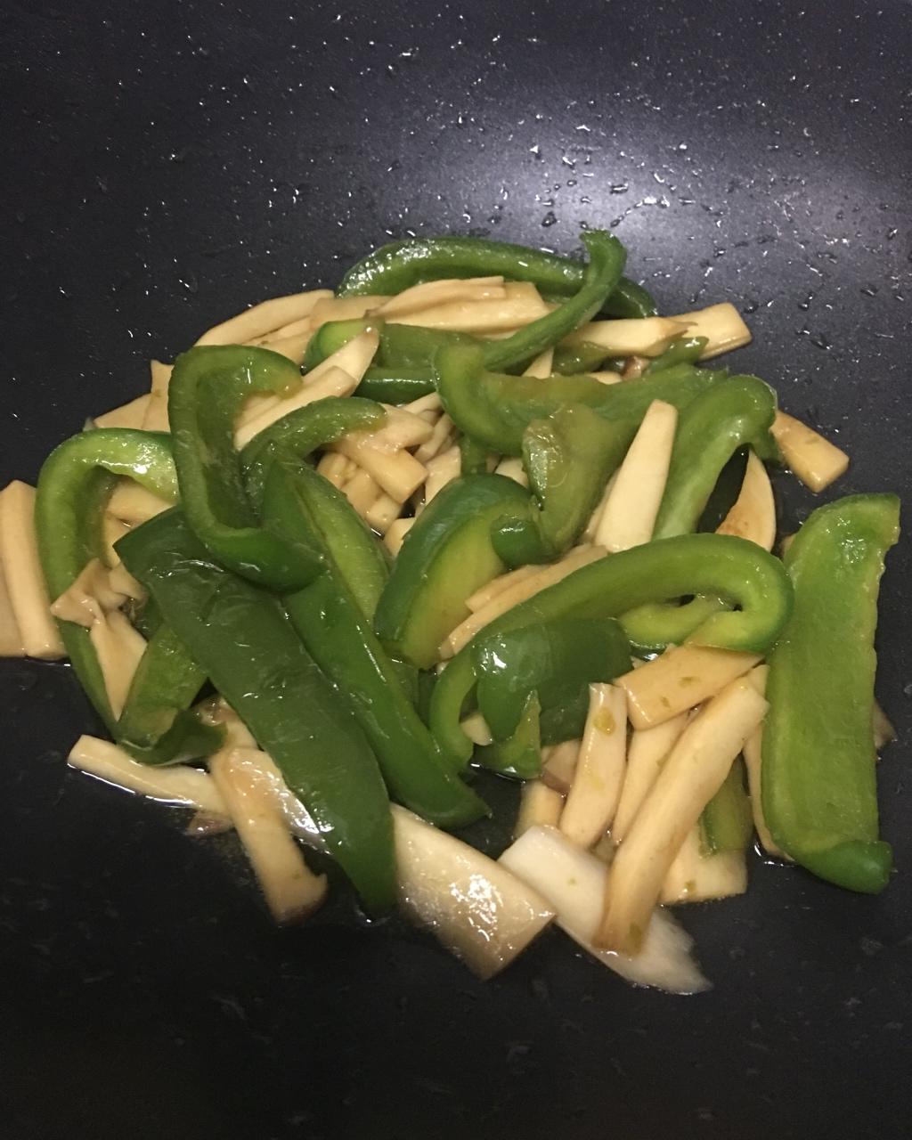 青椒素炒杏鲍菇