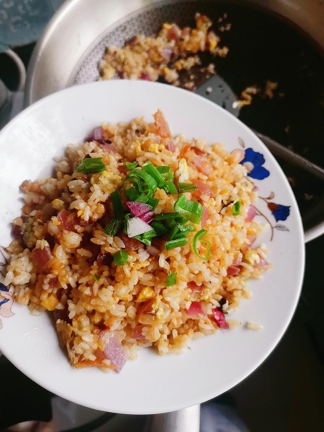 懒人，洋葱鸡蛋炒饭（好吃到爆！！！！）