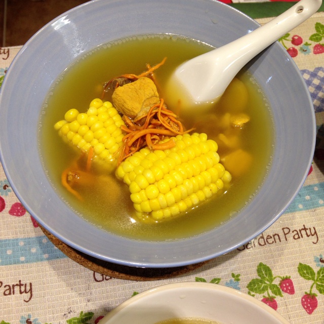 垂垂垂耳兔做的虫草花玉米排骨汤