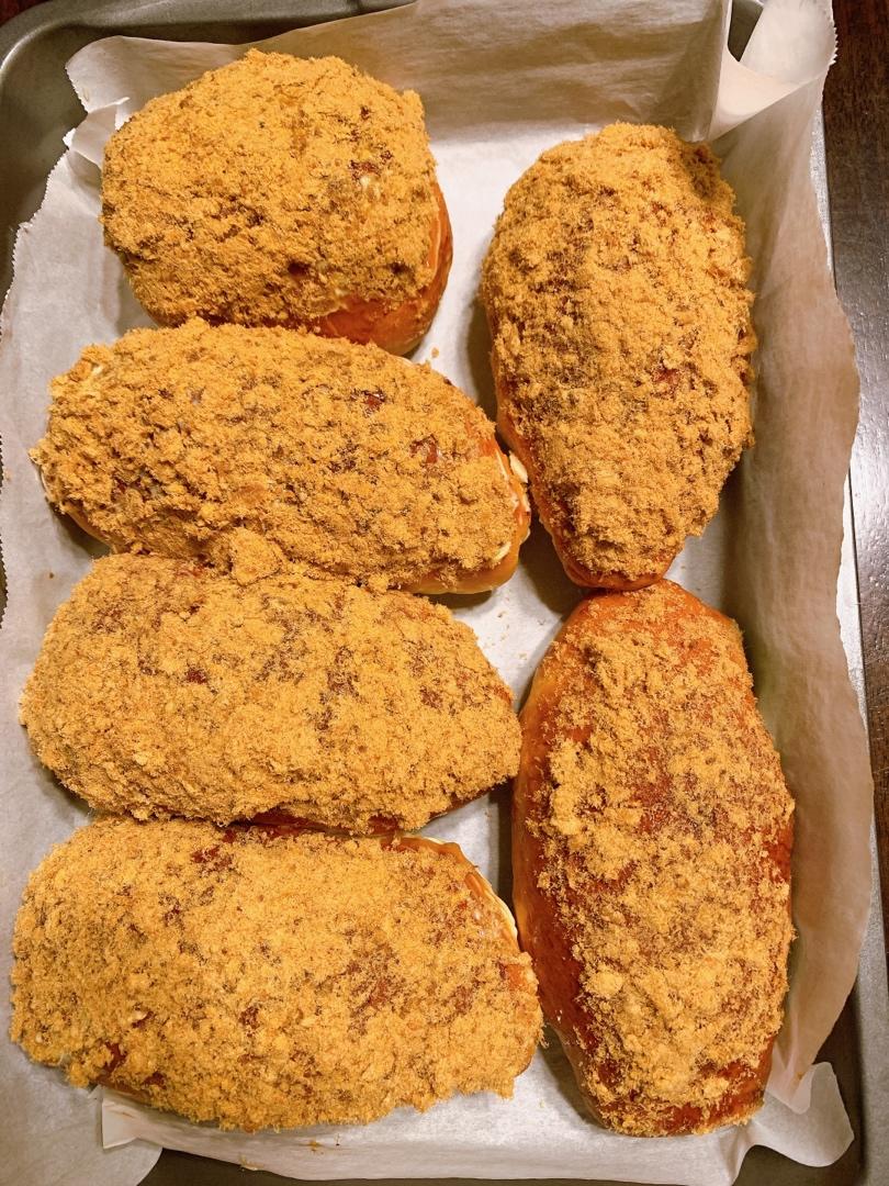 里松外松肉松面包