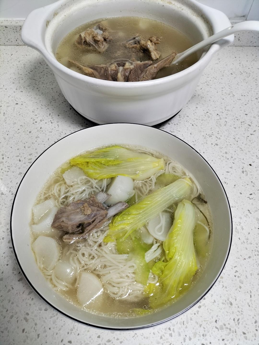 宝宝爸爸都爱吃，营养丰富又快手的羊肉面