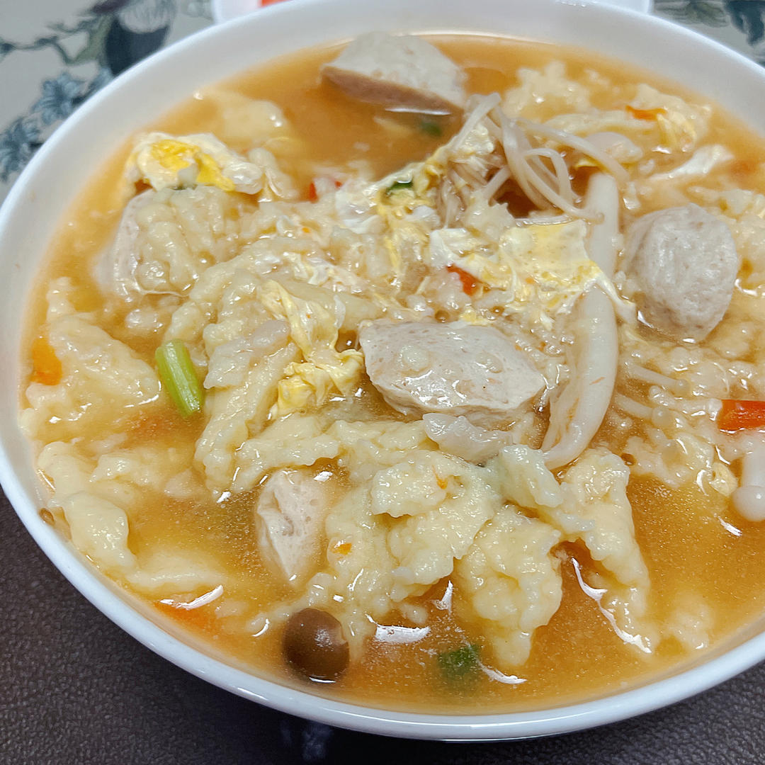 不用揉面就能吃的美味面食——西红柿小鱼面疙瘩