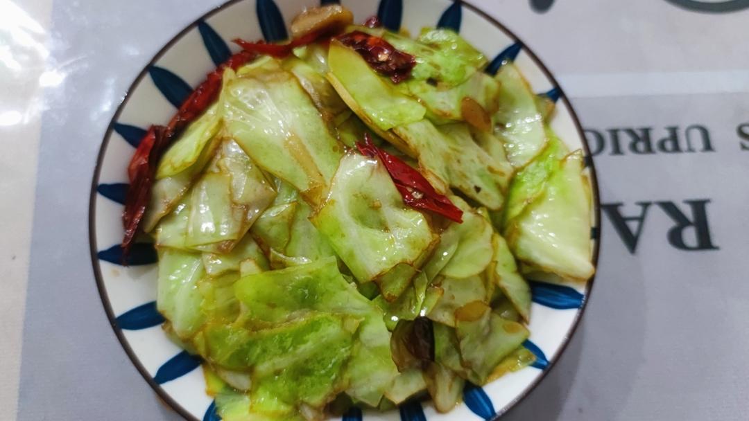 【家常小炒】手撕包菜的做法