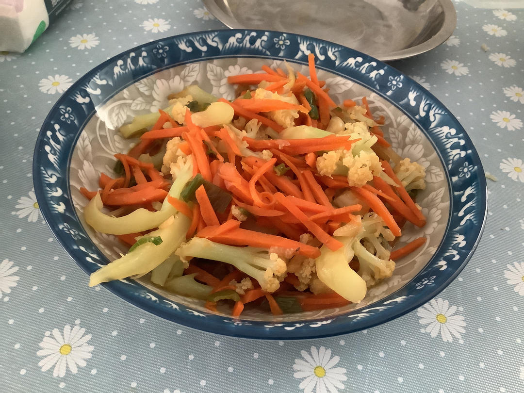 胡萝卜炒有机花菜
