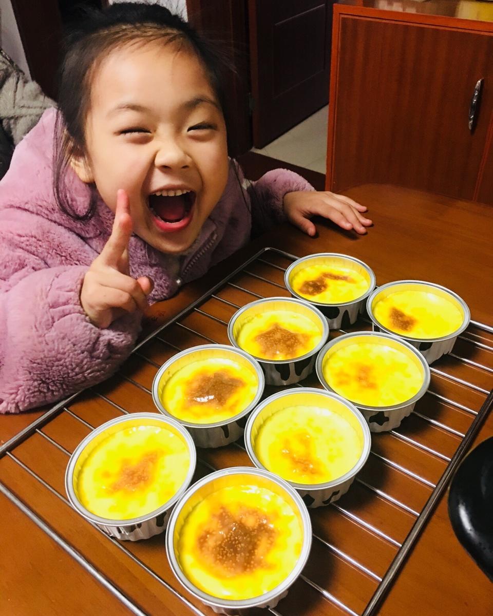 Crèmebrulée。法式烤布雷。焦糖布丁。