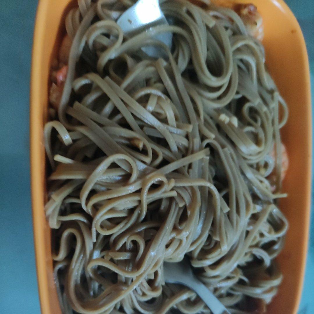 香到磕头的超简单虾仁葱油拌面！