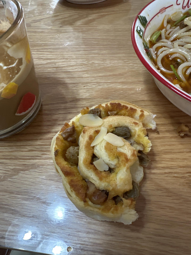 丹麦杏仁提子肉桂卷