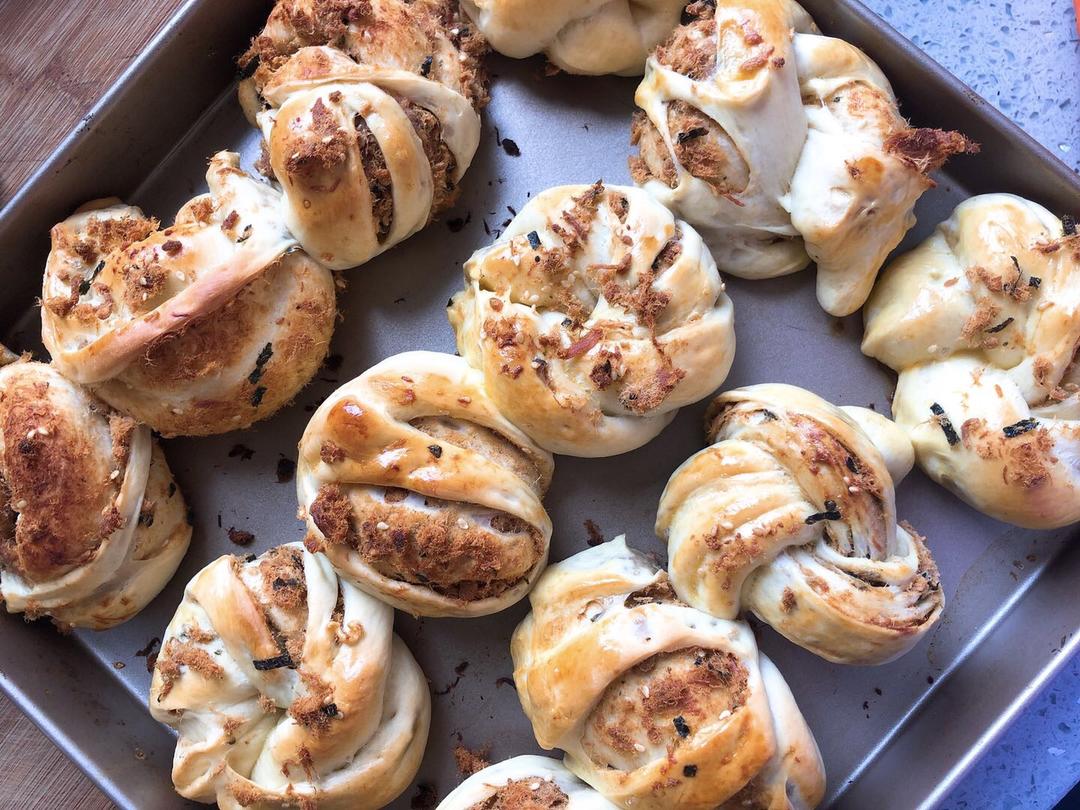 香葱肉松小方块面包