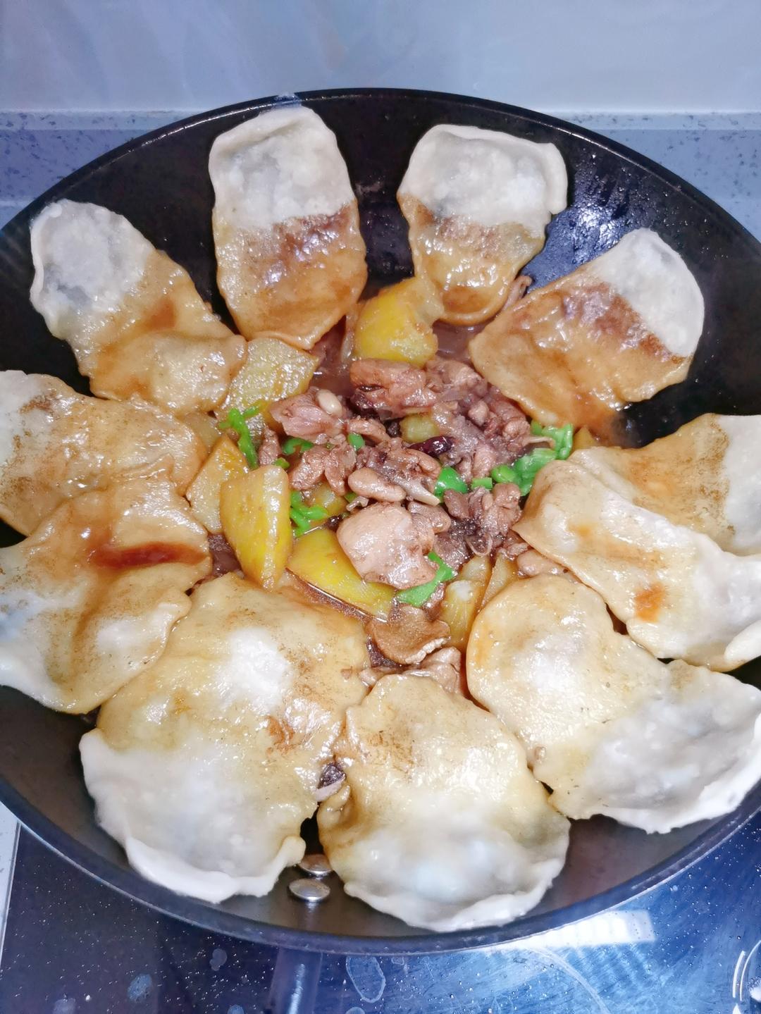 地锅鸡，教你贴饼子好吃的小技巧~