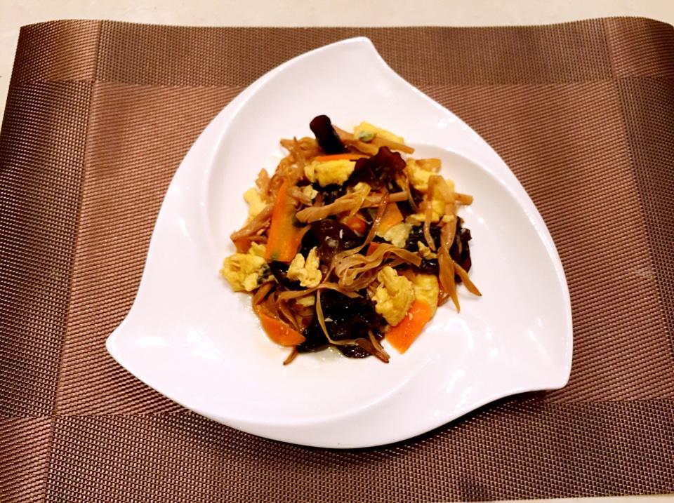 黄花菜木耳炒肉丝