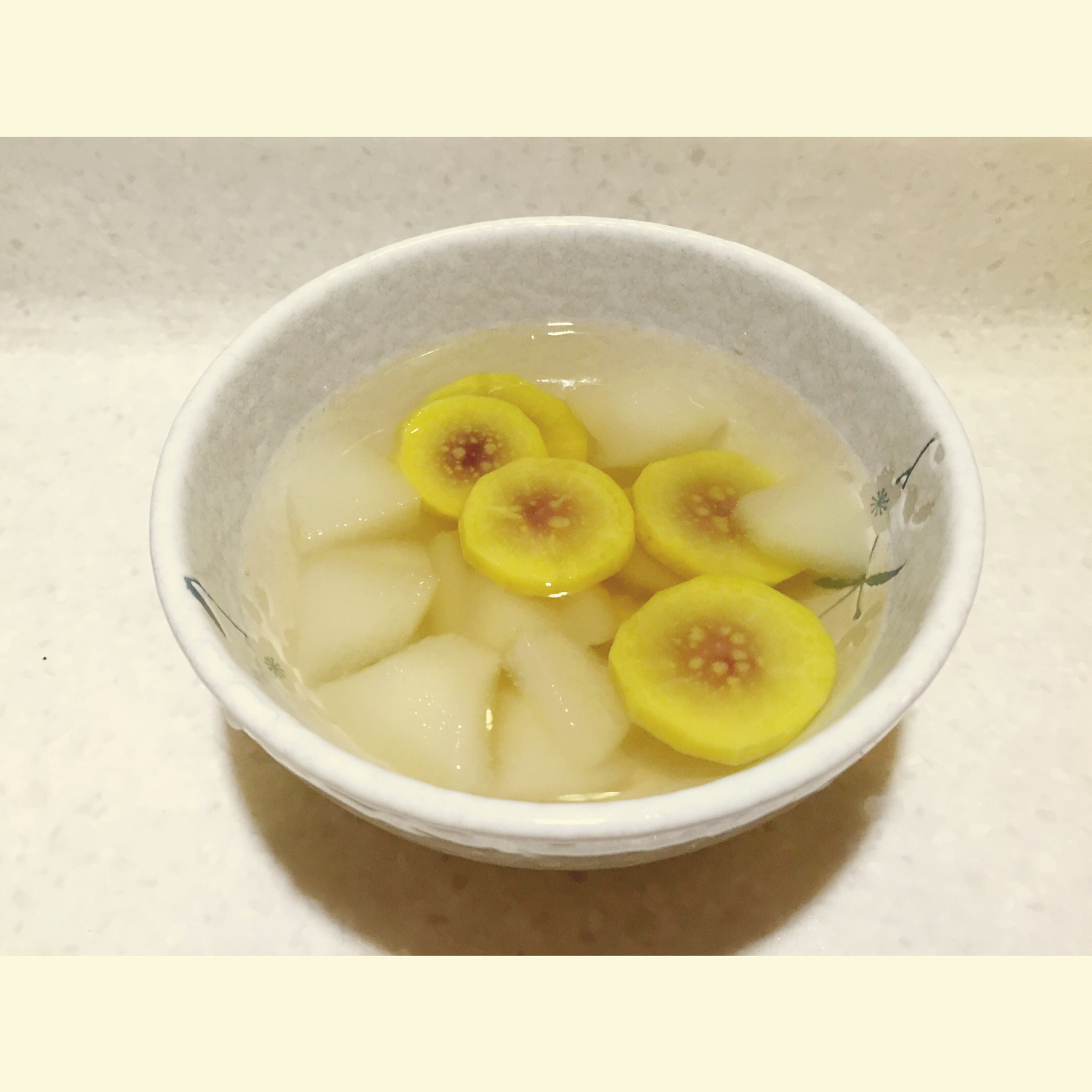 红薯雪梨汤，清亮亮的甜。