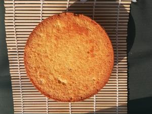 六寸戚风蛋糕（普通粉附格兰仕烤箱温度）的做法 步骤12