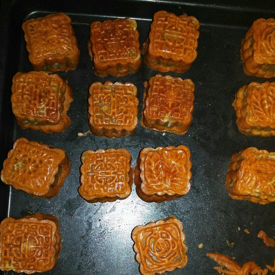 广式月饼——蛋黄莲蓉月饼