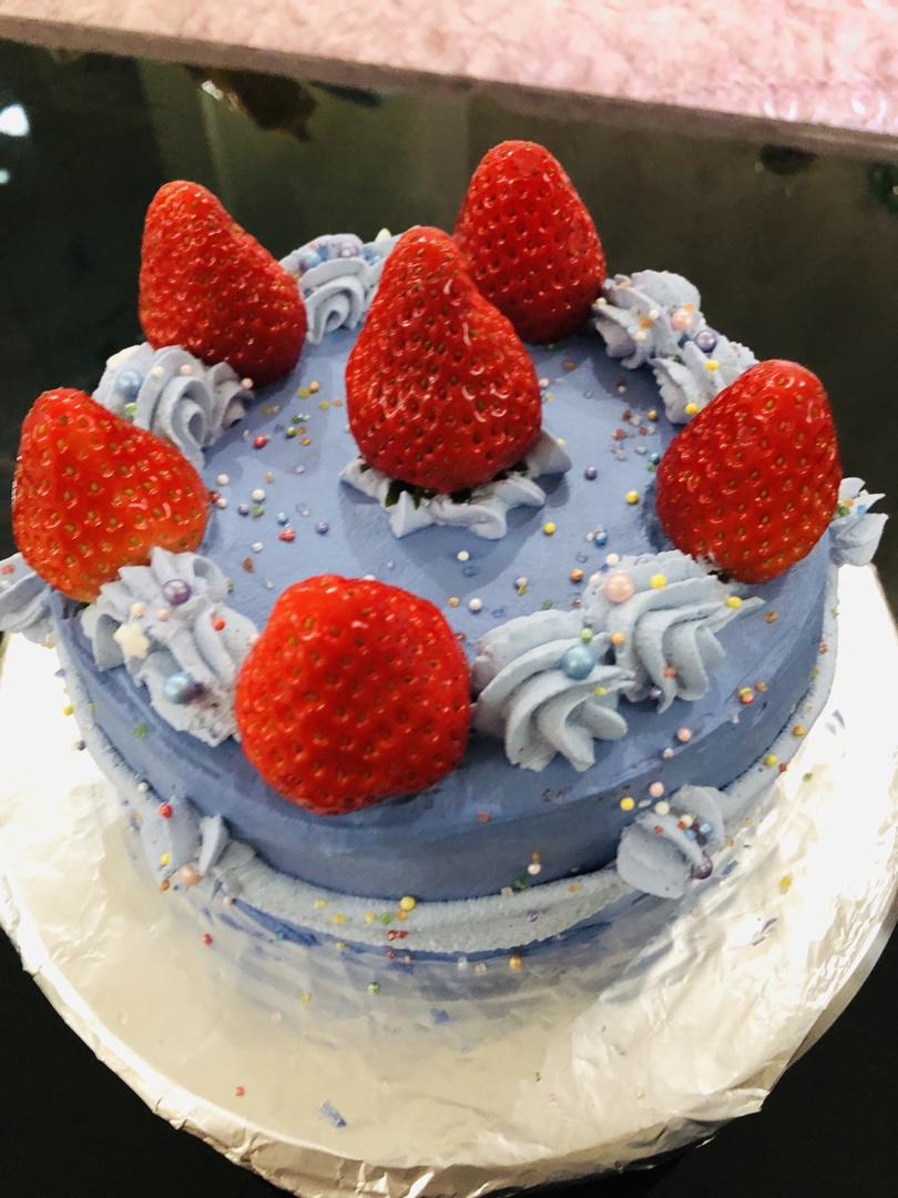 复古可爱 |「宝藏草莓奶油蛋糕」#YannieFoodie#