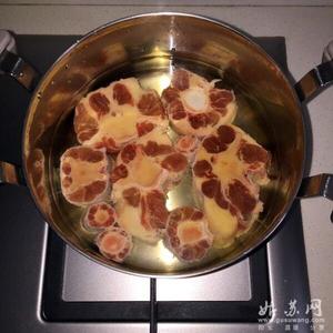 白萝卜牛尾汤的做法 步骤1