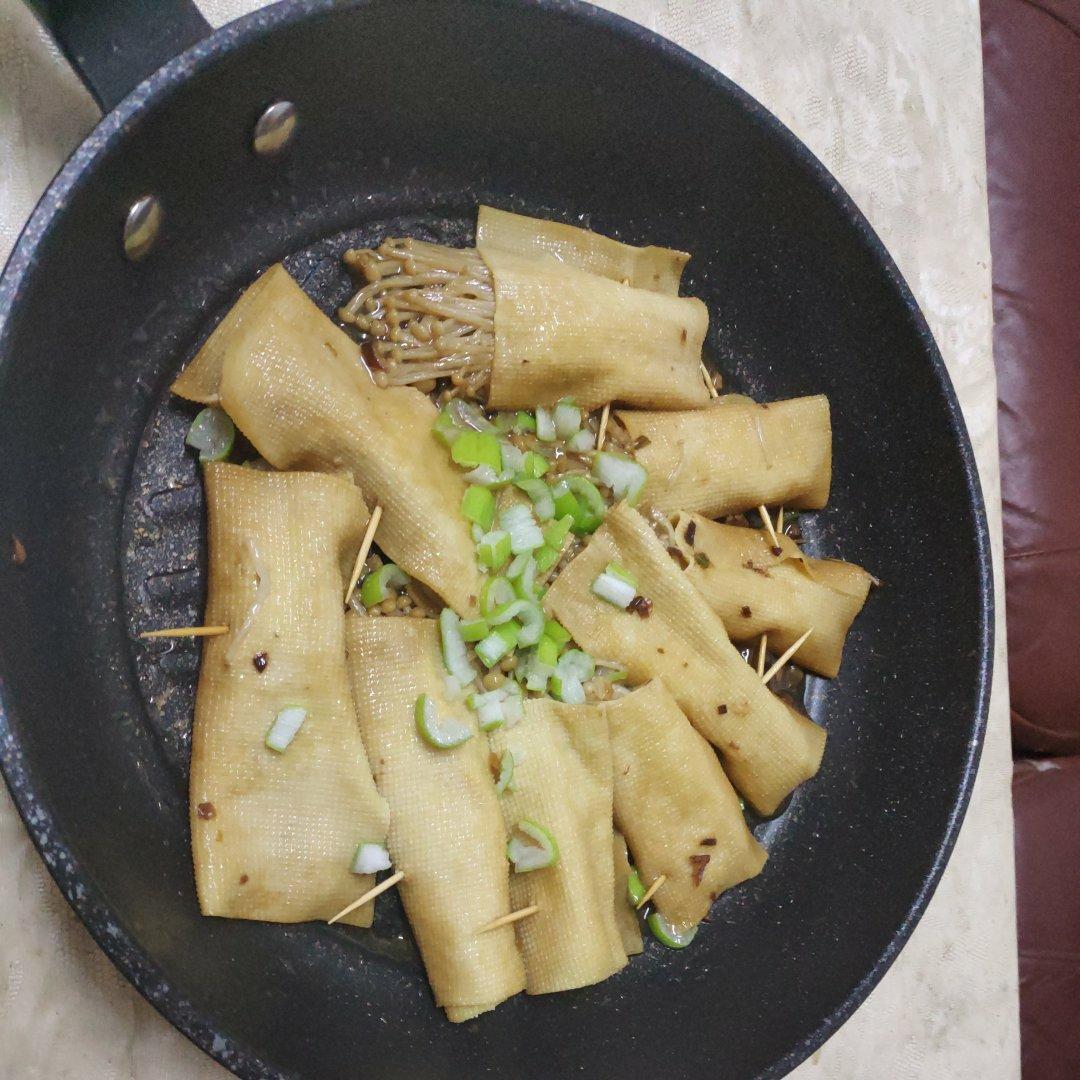 比肉还好吃的金针菇豆皮卷