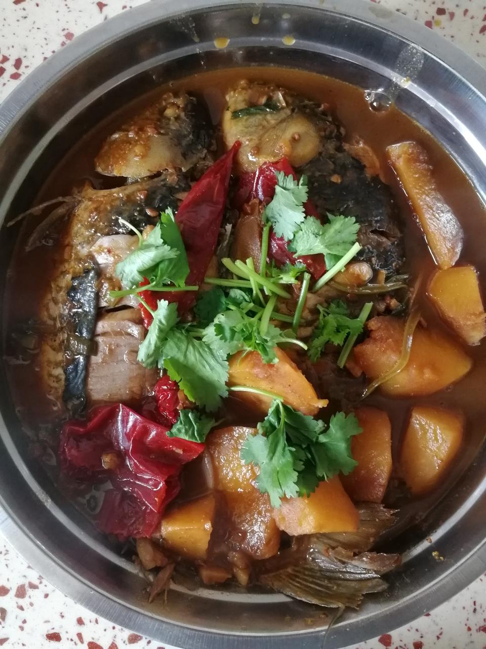 酱炖鲫鱼的做法