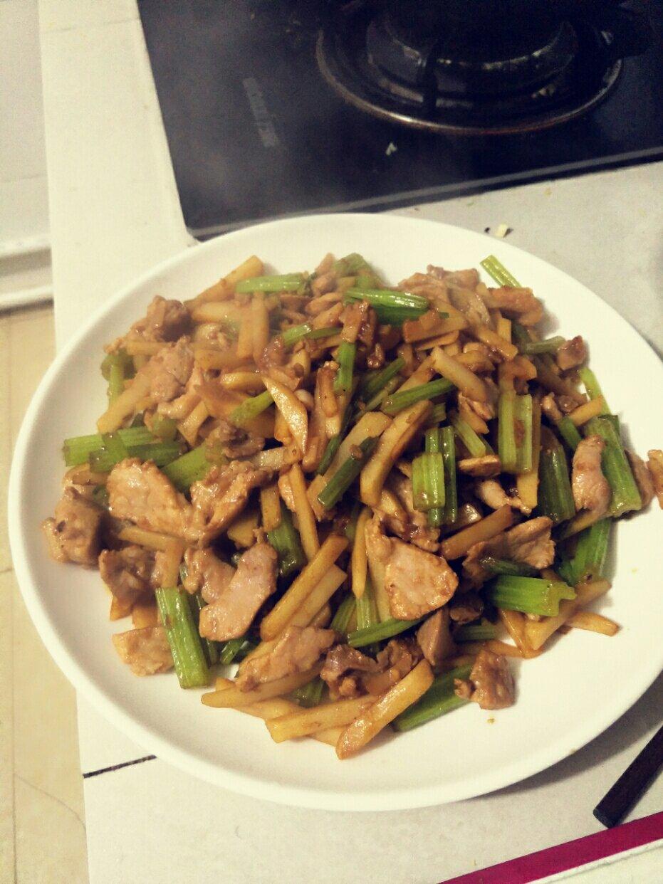 芹菜土豆丝炒肉