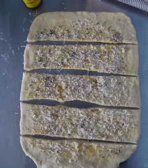 蒜香乳酪手撕面包_《至爱面包》的做法 步骤4