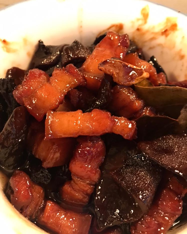 不放油的红烧肉+鹌鹑蛋