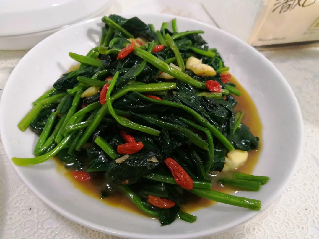 枸杞拌菠菜