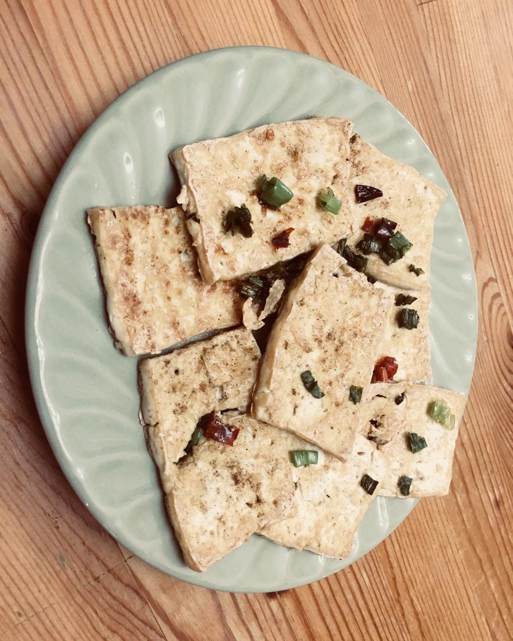 外焦里嫩，老豆腐这么做才更好吃 ！——香煎豆腐