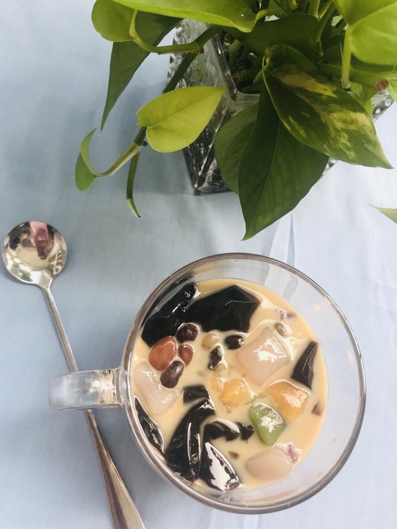 自制鲜芋仙芋圆（另附: 蜜红豆和仙草冻的做法）