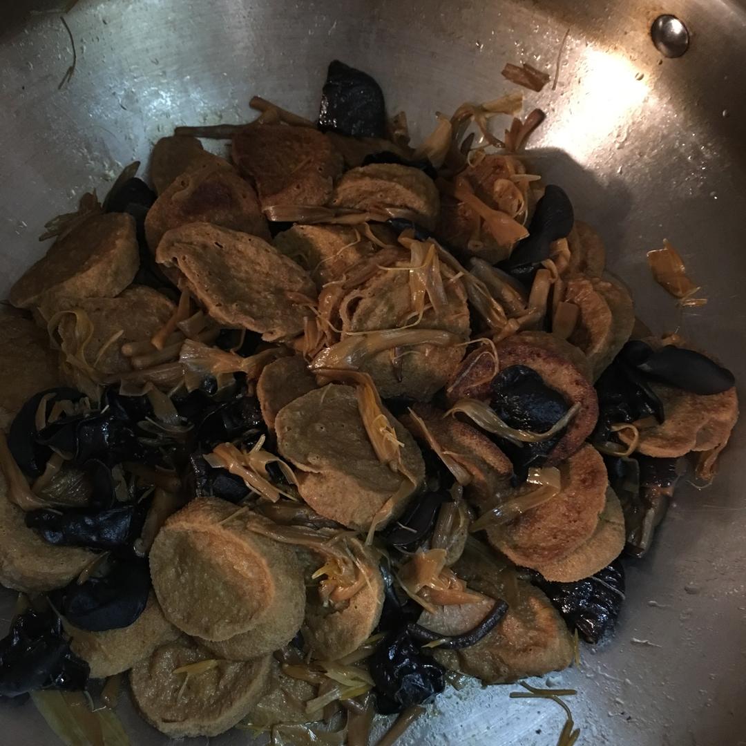 冷热可食的年菜---红烧素鸡甚于食肉!（素鸡鲜嫩多汁有诀窍）