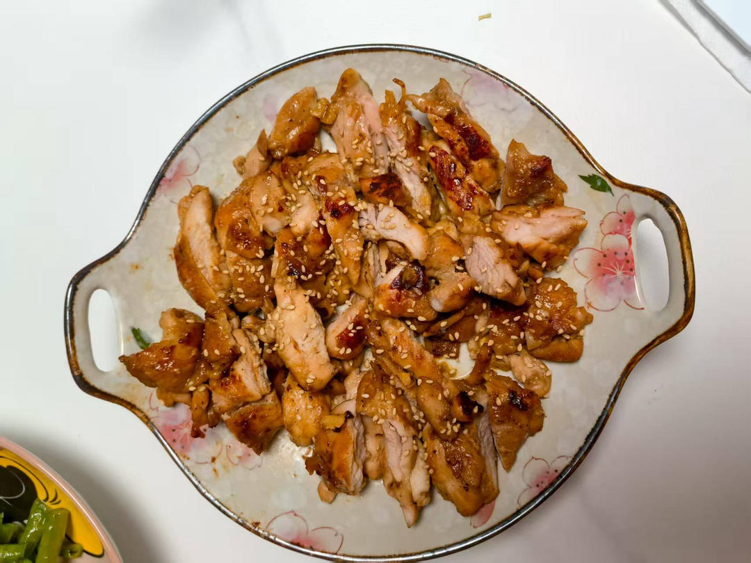 简单易做的香煎黑椒鸡排 柠檬鸡腿肉做法